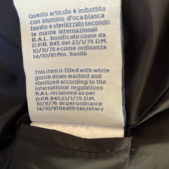 Super Cute barely worn once Moncler Woman’s Jacket. Size 5 - Picture 11 of 16